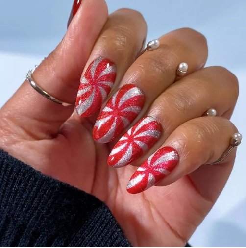 Червоний манікюр - розкішний варіант до Різдва та Нового року: добірка святкових дизайнів